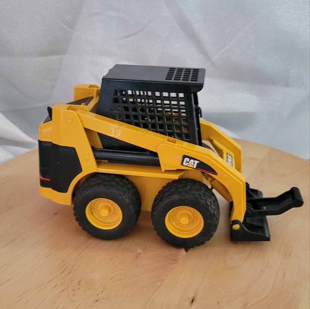 Bruder Caterpillar Skid Steer Loader Toy Figurine